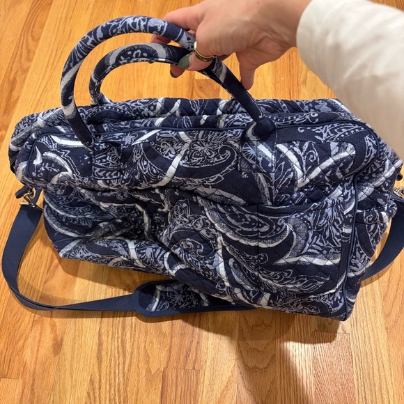 Vera Bradley paisley Weekender Travel Bag EUC! - Picture 5 of 8